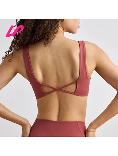 Cover up in style with our front twist sports bra. Designed for comfort and support, it's a must-have for any workout wardrobe. Shop now and stay ahead of the trend.